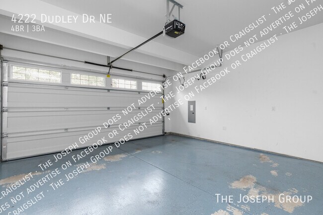 Building Photo - 4222 Dudley Dr NE