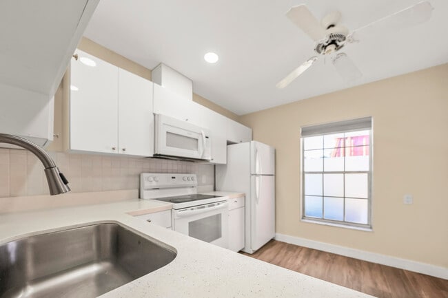 Building Photo - 270 Cape Cod Cir