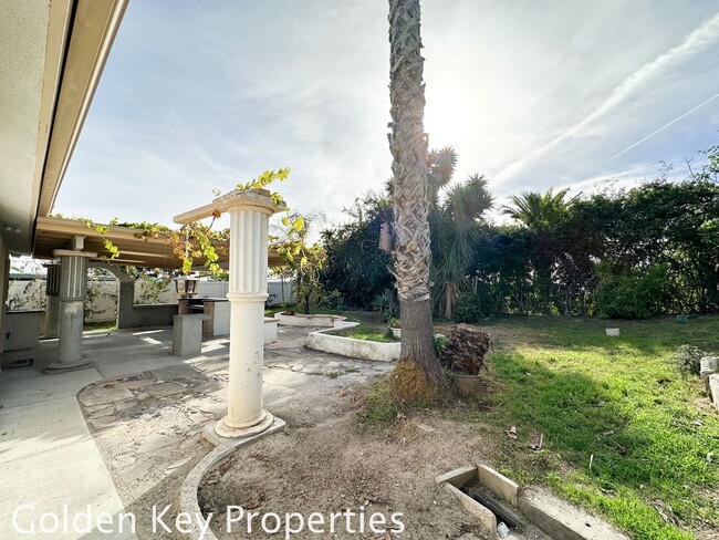 Building Photo - Move-in ready single-level home in Oceanside!