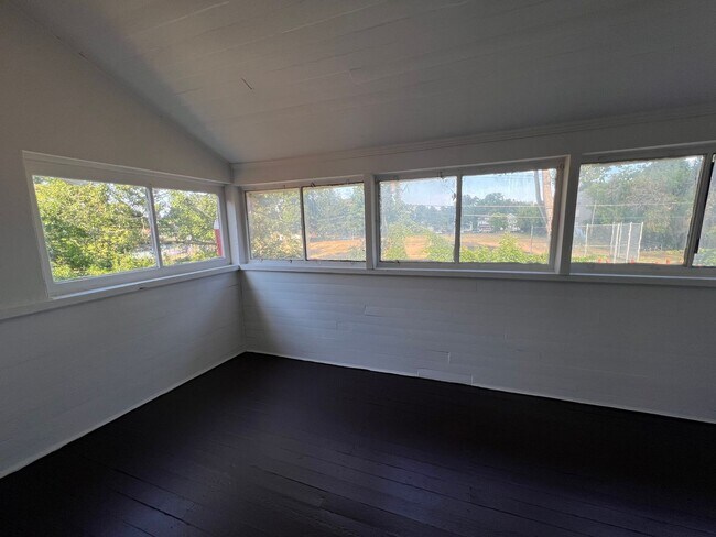 Building Photo - 114-116 Depew St