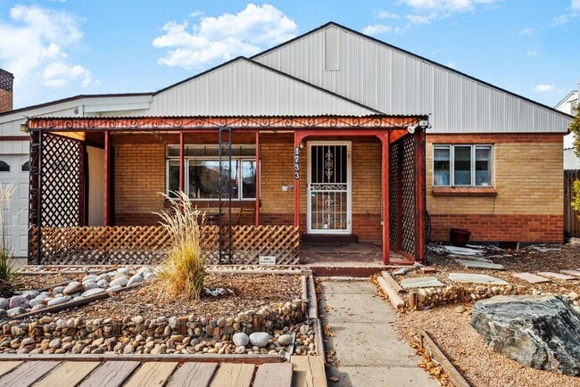 Building Photo - 1733 Lima St