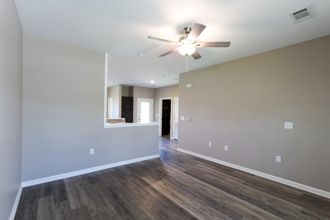 Building Photo - South Oak Apartments