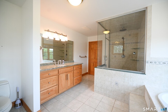 Building Photo - 19 Longview Dr