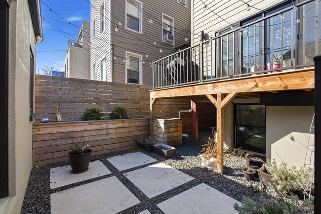 Building Photo - 303 4th St