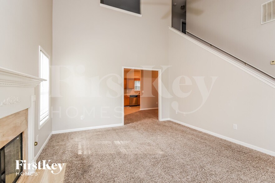 Building Photo - 135 Lexington Ct