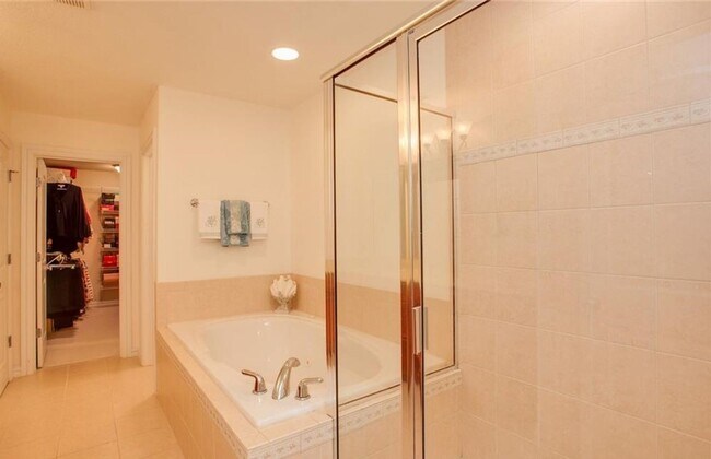 Building Photo - 3 Bedroom 2.5 Bath Townhouse style Condo in Great Neck