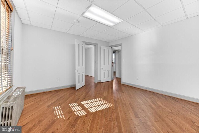 Building Photo - 401 W Broad St