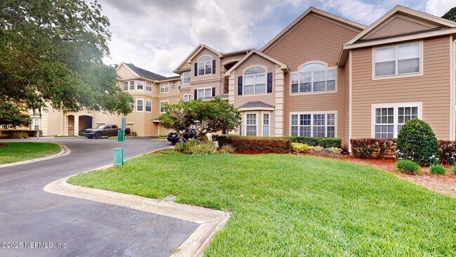 Building Photo - 13810 Sutton Park Dr N