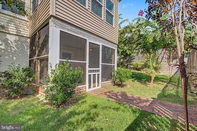 Building Photo - 2615 Point Lookout Cove