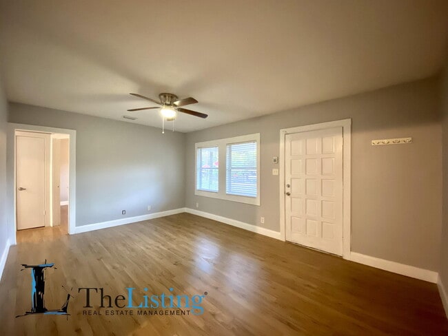 Building Photo - 10011 N Jasmine Ave