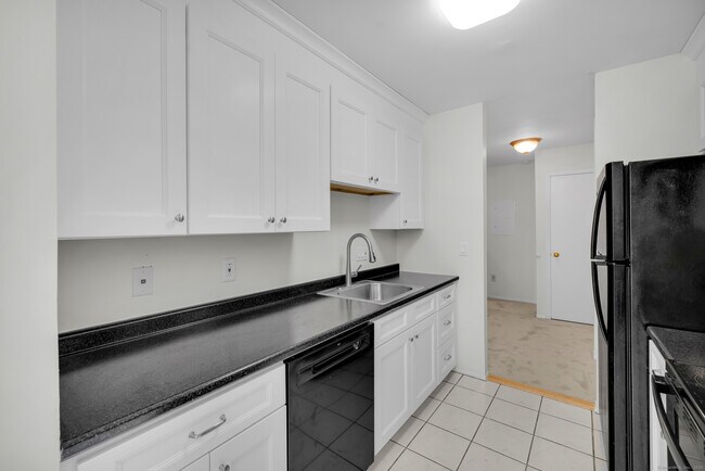 Building Photo - 247 Hamilton Ave