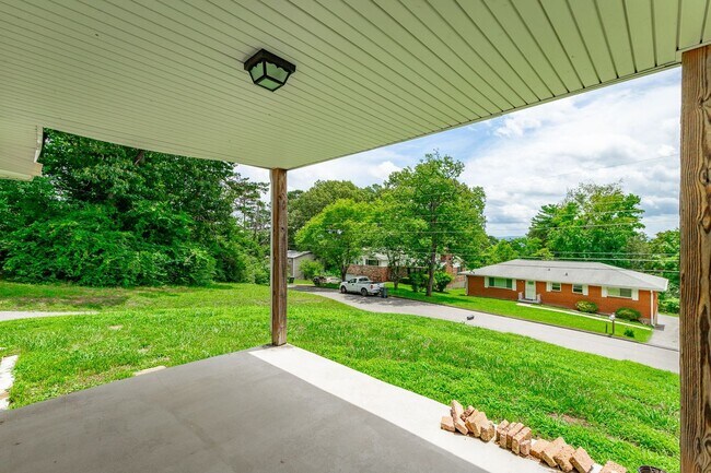 Building Photo - 719 Mcgowan Rd