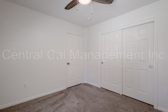 Building Photo - 4 Bedroom/2 Bath Home in the Southwest - $...