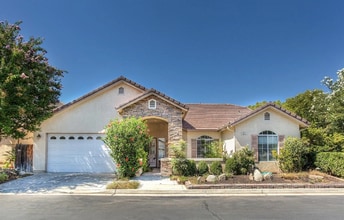 Building Photo - 872 E Green Acres Dr