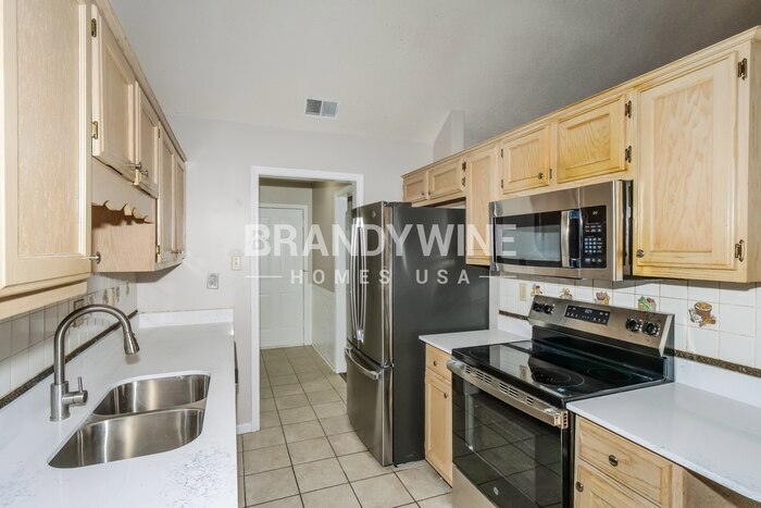 Building Photo - 5762 Riverhead Ave