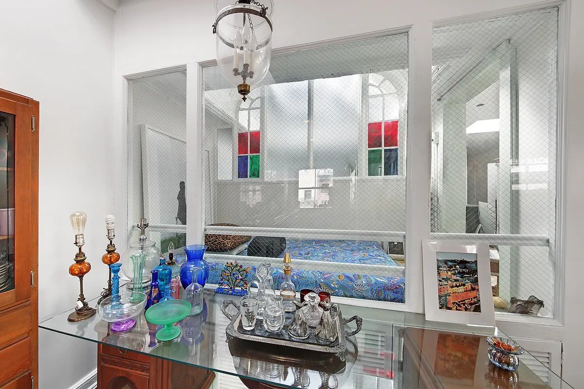 Building Photo - 318 W 14th St