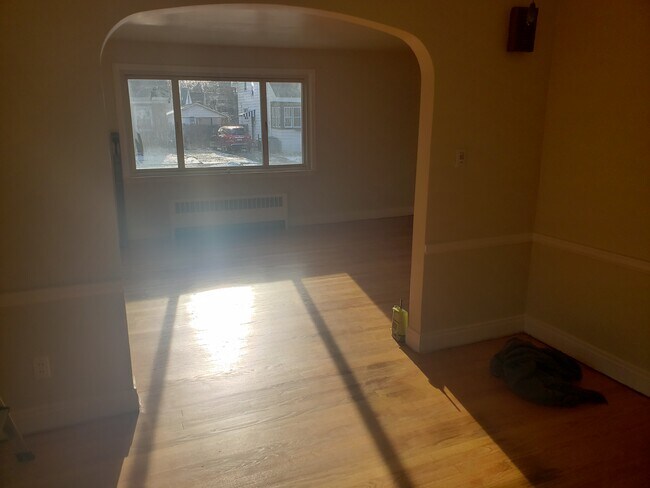 Building Photo - 19 Maplewood Ave