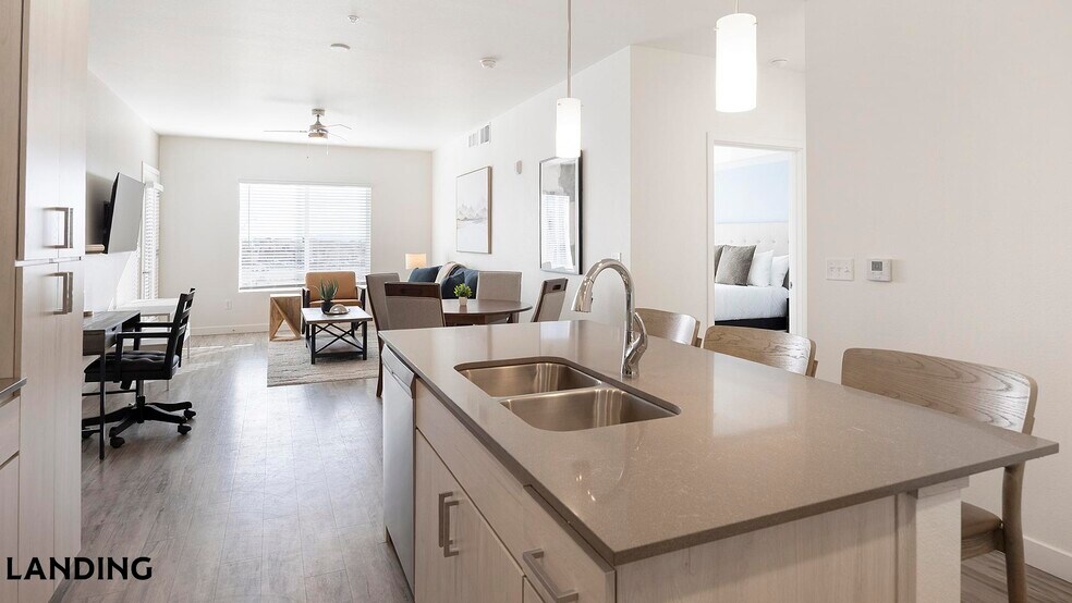 Building Photo - 1760 S Crismon Rd