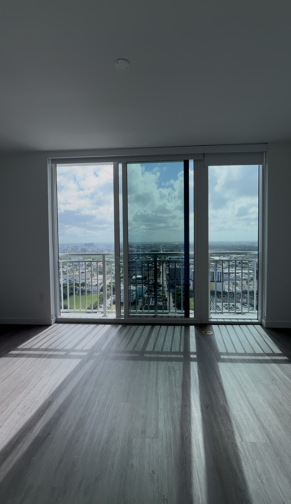 Building Photo - 2000 N Bayshore Dr