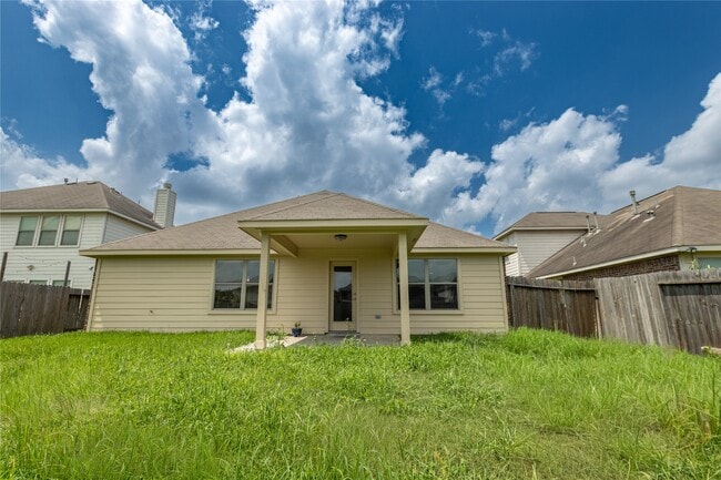 Building Photo - 23611 Starbridge Lake Ln