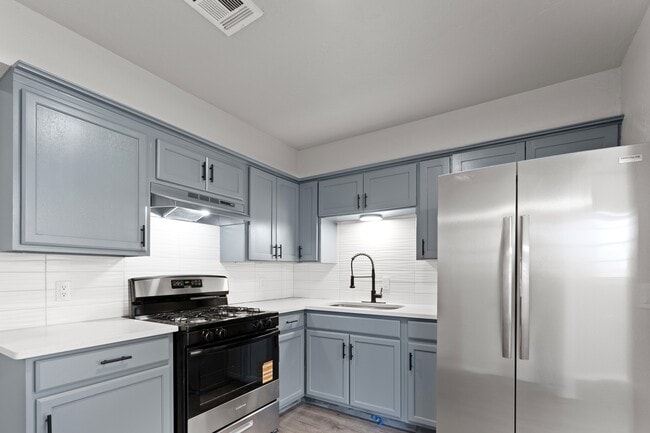 Building Photo - 1304 Pinewood Ct