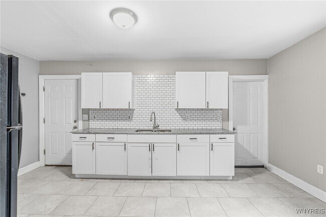 Building Photo - 2342 Seneca St