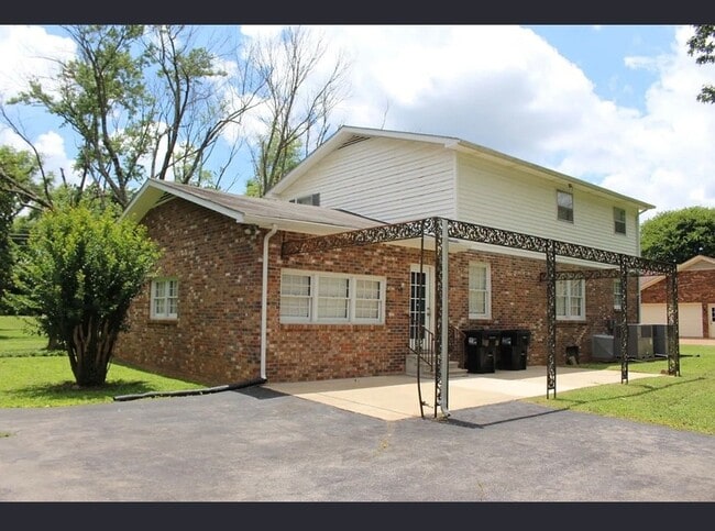 Building Photo - 214 Haynes Dr