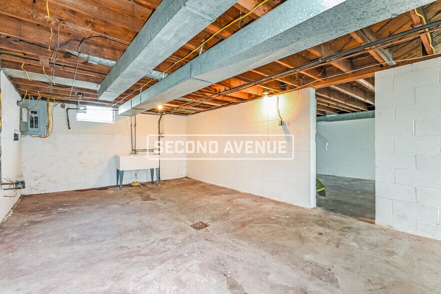Building Photo - 1247 Cascade Rd