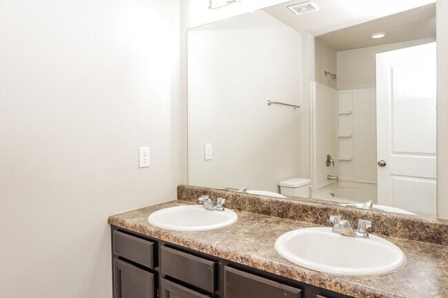 Building Photo - 135 Wethersfield Dr