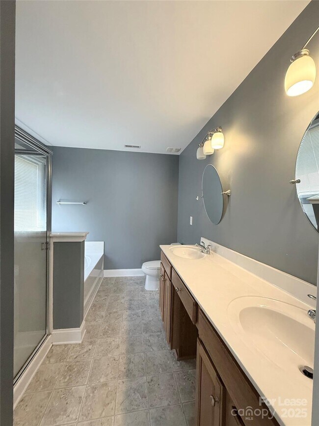 Building Photo - 126 Cloister Ln