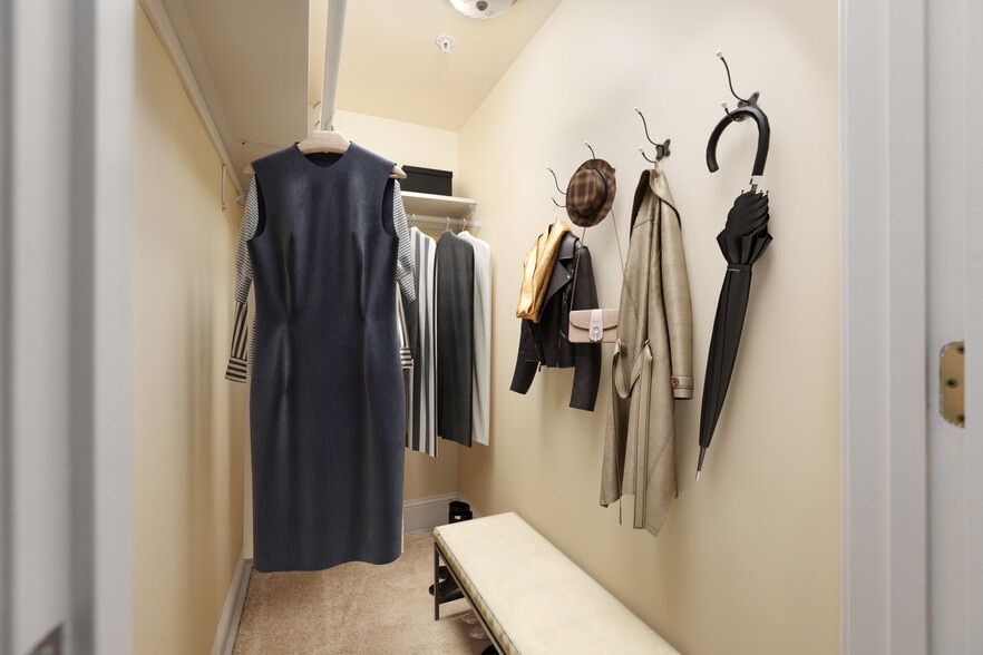 Closet - 1750 16th St NW