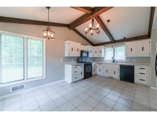 Building Photo - 11020 W River Rd