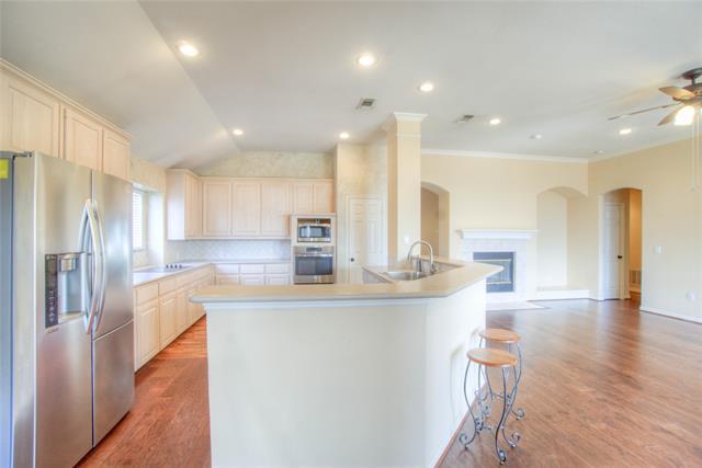 Building Photo - 1221 Greenway Dr