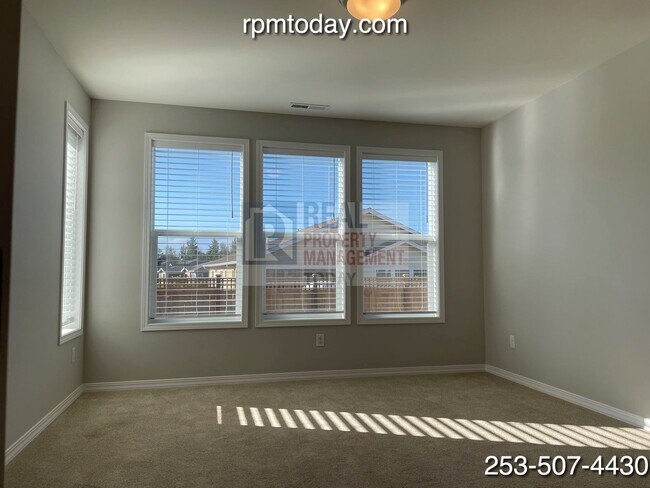 Building Photo - Gorgeous 2 Bedroom in 55+ Community!
