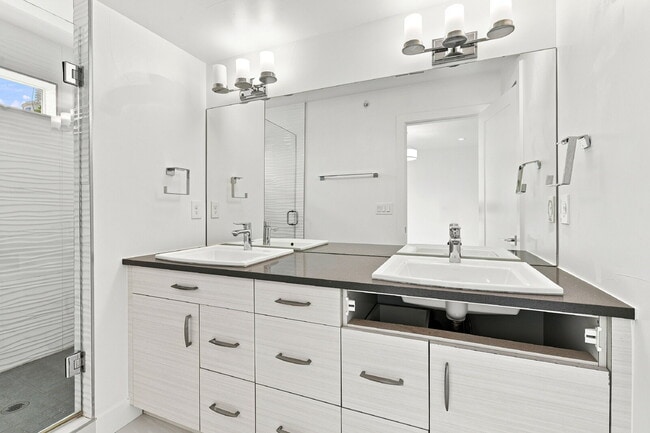 Building Photo - $3,640.95 with $300 Off the first month's rent, 2 Bed, 2.5 Bath Townhome in Denver with Rooftop P...