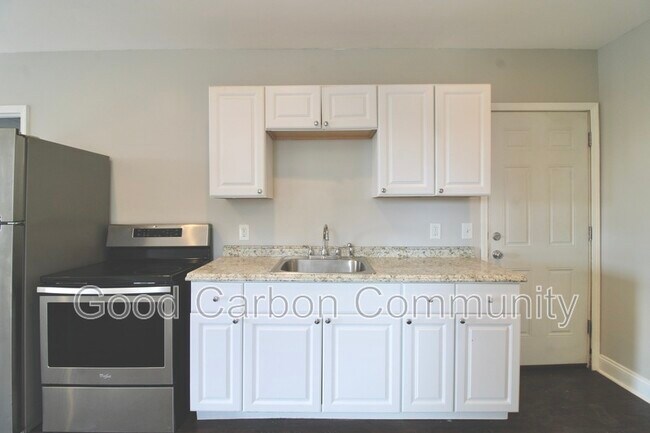 Building Photo - 765 Oliver St