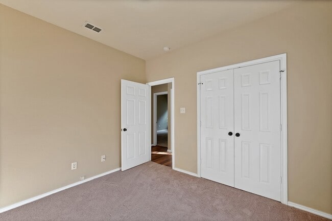 Building Photo - 1427 Piedmont Dr