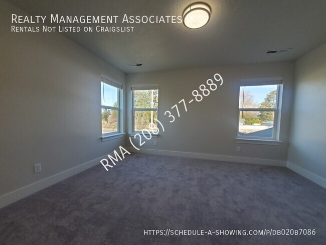 Building Photo - 1274 S Cloverdale Rd