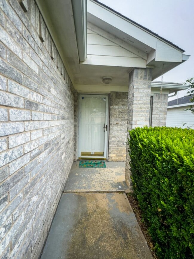 Building Photo - 3 Bed, 2 Bath Ft Worth Home in Burleson IS...