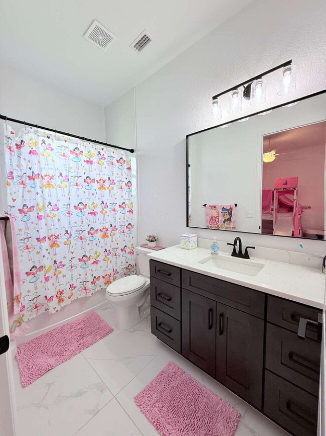 Building Photo - 5 Bedroom and 6 Bathroom, Lake view House