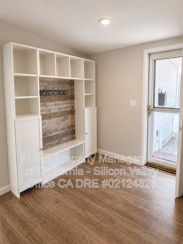 Building Photo - 40469 Shaw Ct