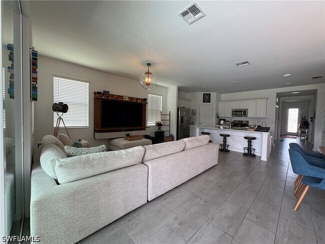 Building Photo - 2458 Orchard St