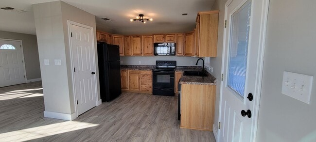 Building Photo - Spacious Two Bedroom home - Country Settin...