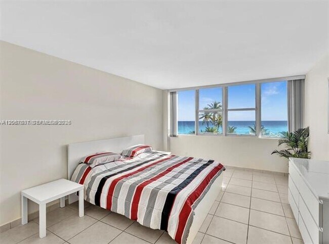 Building Photo - 3140 S Ocean Dr