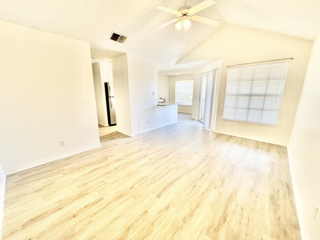 Building Photo - 1065 S Hiawassee Rd
