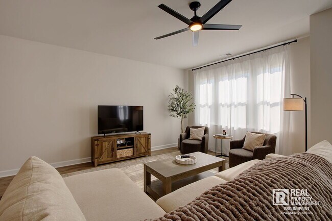 Building Photo - 5208 New Palm Ct
