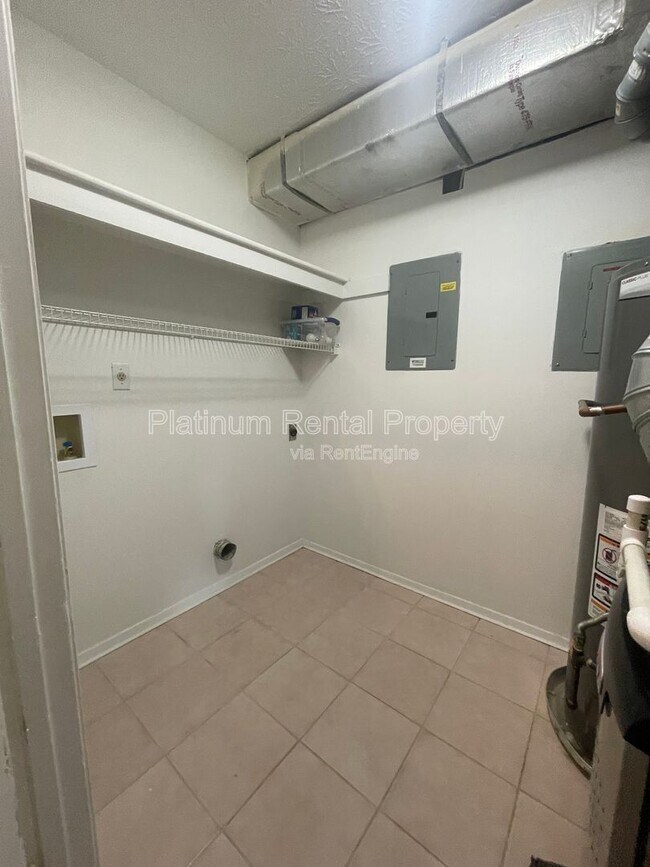 Building Photo - 402 Wynnes Ridge Cir SE