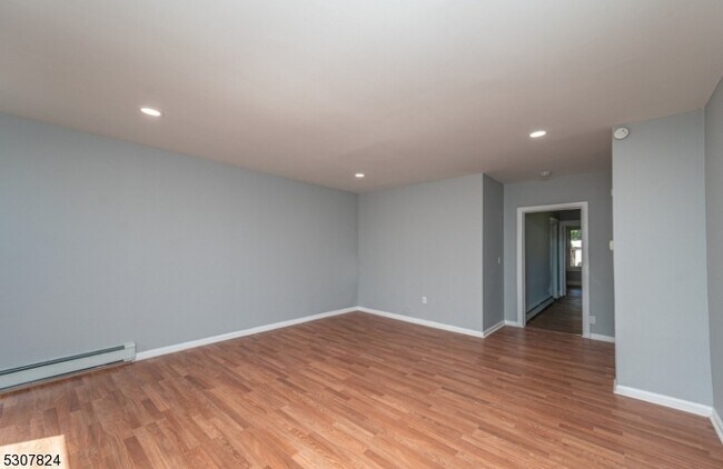 Building Photo - 1099 Ringwood Ave