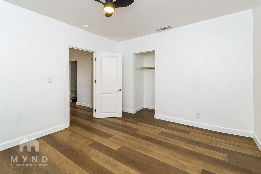 Building Photo - 702 Dixieanne Ave