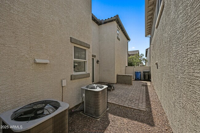 Building Photo - 839 S Adam Wy